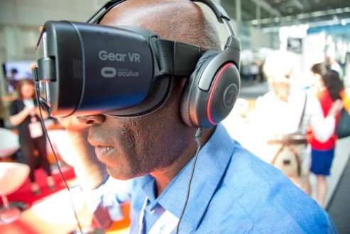 VR goggles for experiential learning